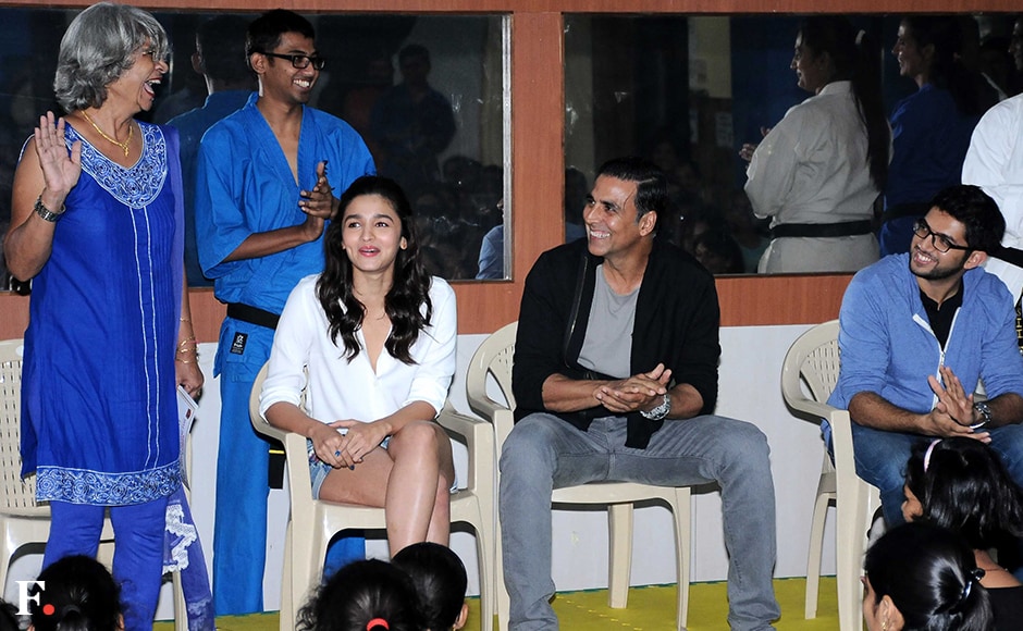 Alia and Akshay interact with members of the centre. Sachin Gokhale/Firstpost Alia and Akshay interact with members of the centre. Sachin Gokhale/Firstpost