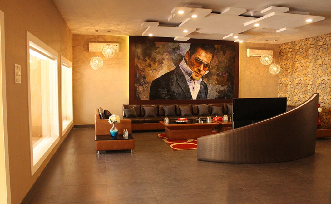 The house is expansive and well-lit, with subdued earthy tones and pop of red. This sombre colour palette is quite contrary to the loud, catchy and colourful decor of the Bigg Boss 10 house nearby. Firstpost/Seema Sinha The house is expansive and well-lit, with subdued earthy tones and pop of red. This sombre colour palette is quite contrary to the loud, catchy and colourful decor of the Bigg Boss 10 house nearby. Firstpost/Seema Sinha