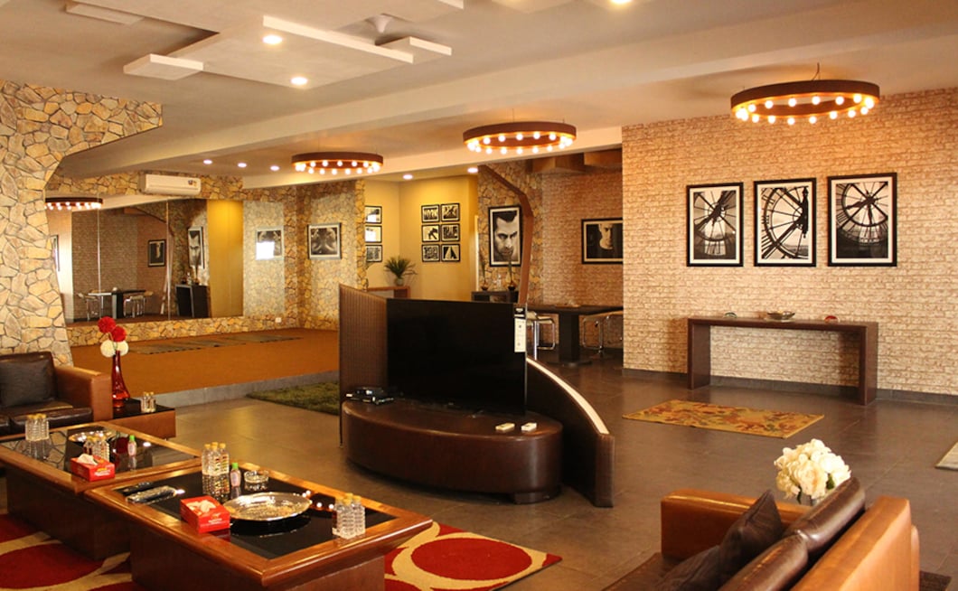 It should be quite pleasing for Salman to lay back and relax after the hectic schedule that Bigg Boss 10 in this well designed abode. Firstpost/Seema Sinha It should be quite pleasing for Salman to lay back and relax after the hectic schedule that Bigg Boss 10 in this well designed abode. Firstpost/Seema Sinha