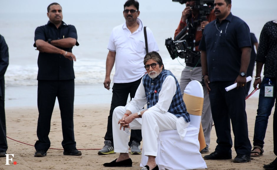 In a gap in the programme, Big B got a chance to take a quick rest before it was time to get back to work. Image by Sachin Gokhale/Firstpost In a gap in the programme, Big B got a chance to take a quick rest before it was time to get back to work. Image by Sachin Gokhale/Firstpost