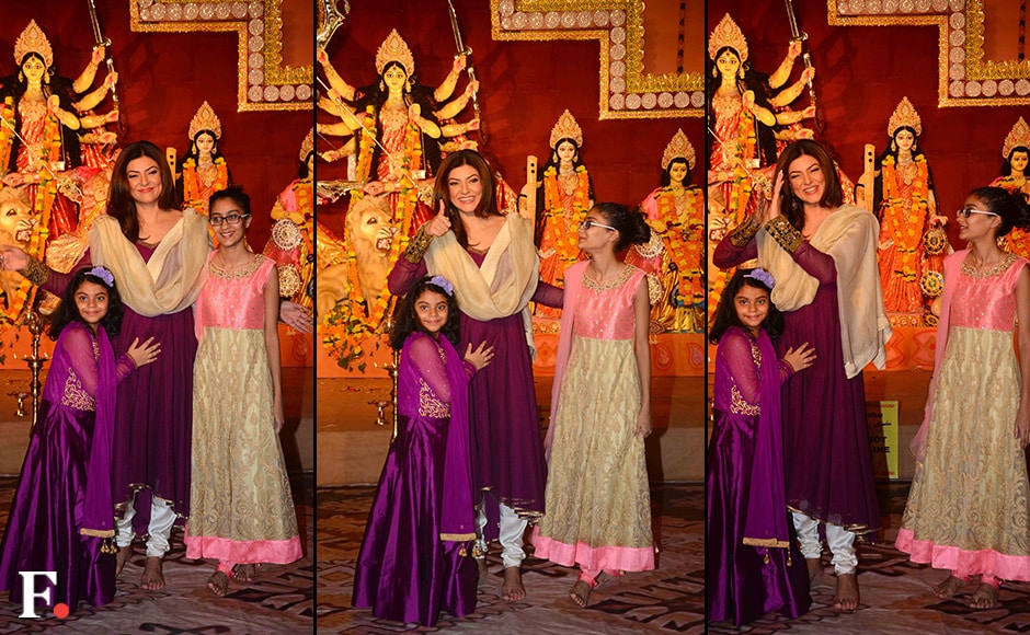 Sushmita and daughters pose for shutterbugs. Firstpost/Sachin Gokhale Sushmita and daughters pose for shutterbugs. Firstpost/Sachin Gokhale