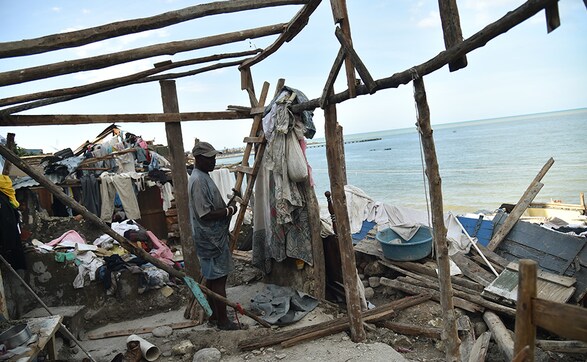 Hurricane Matthew death toll crosses 900 in Haiti, kills four in Florida Hurricane Matthew death toll crosses 900 in Haiti, kills four in Florida