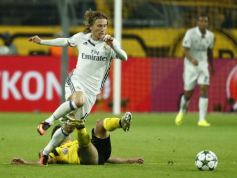 Luka Modric follows Toni Kroos in renewing Real Madrid contract Luka Modric follows Toni Kroos in renewing Real Madrid contract