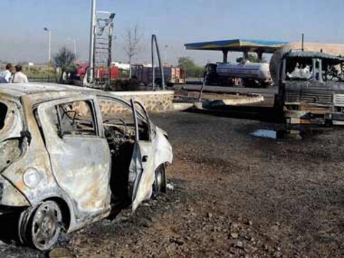 Aurangabad: Firecrackers market blaze guts 40 vehicles destroys, 200 big and small shops Aurangabad: Firecrackers market blaze guts 40 vehicles destroys, 200 big and small shops