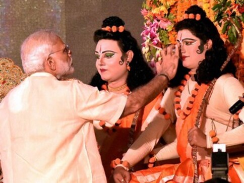 Modi invokes terrorism, Bhagwat backs gau rakshaks, Uddhav dares BJP this Dussehra Modi invokes terrorism, Bhagwat backs gau rakshaks, Uddhav dares BJP this Dussehra