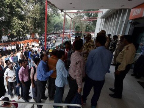 Demonetisation: Farmer standing in queue to exchange old notes dies of heart attack in Gujarat Demonetisation: Farmer standing in queue to exchange old notes dies of heart attack in Gujarat