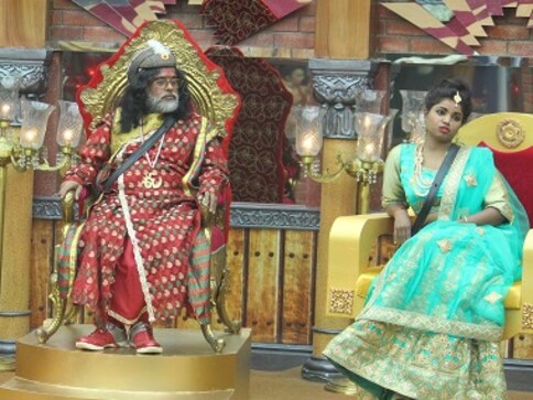 Bigg Boss 10, episode 16, 1st November 2016: Nitibha rages; Mona kisses Manu