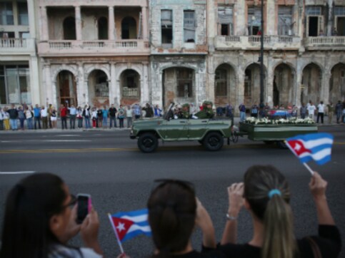 Cubans line streets as Fidel Castro's ashes begin journey Cubans line streets as Fidel Castro's ashes begin journey
