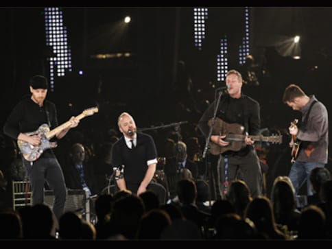 Coldplay fans follow the wrong Chris Martin on Twitter and hilarity ensues Coldplay fans follow the wrong Chris Martin on Twitter and hilarity ensues