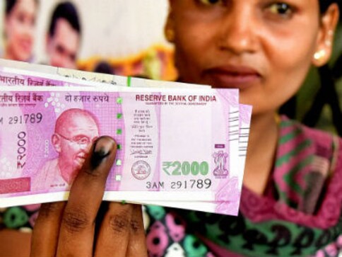 Demonetisation: Indelible ink to be applied on right hand to avoid confusion during by-polls Demonetisation: Indelible ink to be applied on right hand to avoid confusion during by-polls