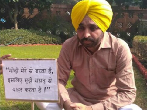 AAP MP Bhagwant Mann sits on dharna after being 'advised' not to attend Parliament AAP MP Bhagwant Mann sits on dharna after being 'advised' not to attend Parliament