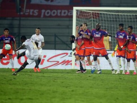 ISL 2016: NorthEast United revive semifinal hopes thanks to narrow win over FC Pune City ISL 2016: NorthEast United revive semifinal hopes thanks to narrow win over FC Pune City