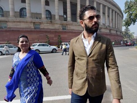 Yuvraj Singh-Hazel Keech wedding: Cricketer goes to Parliament to invite Narendra Modi Yuvraj Singh-Hazel Keech wedding: Cricketer goes to Parliament to invite Narendra Modi