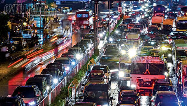 Mumbai Traffic Police bans heavy vehicles during peak hours Mumbai Traffic Police bans heavy vehicles during peak hours