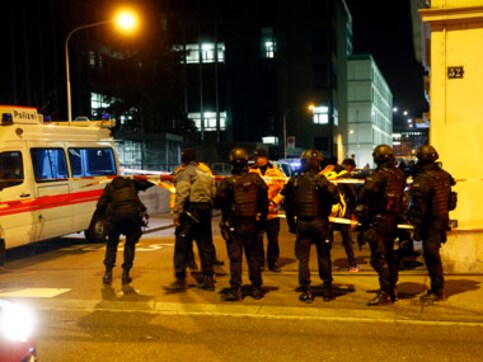 Zurich mosque attacked during prayer, assailant injures three Somalis Zurich mosque attacked during prayer, assailant injures three Somalis