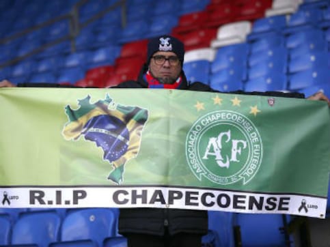 Chapecoense plane crash: Brazilian club to be awarded Copa Sudamericana title as tribute Chapecoense plane crash: Brazilian club to be awarded Copa Sudamericana title as tribute