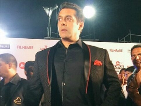Jio Filmfare Awards 2017: See photos of Salman Khan, Sonam Kapoor's red carpet style Jio Filmfare Awards 2017: See photos of Salman Khan, Sonam Kapoor's red carpet style