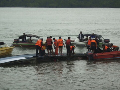 Cameroon army vessel capsizes: 34 soldiers missing says security source Cameroon army vessel capsizes: 34 soldiers missing says security source