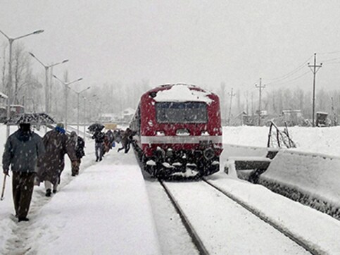 Kashmir Valley, Ladakh region continue to experience sub-zero temperatures as IMD predicts further dip in mercury Kashmir Valley, Ladakh region continue to experience sub-zero temperatures as IMD predicts further dip in mercury