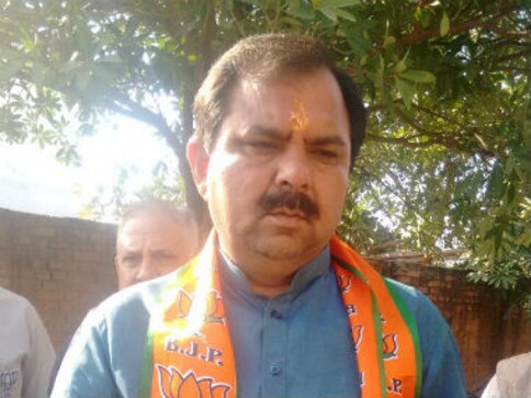 UP Election 2017: BJP's solitary reaper in Bundelkhand confident of a repeat victory UP Election 2017: BJP's solitary reaper in Bundelkhand confident of a repeat victory