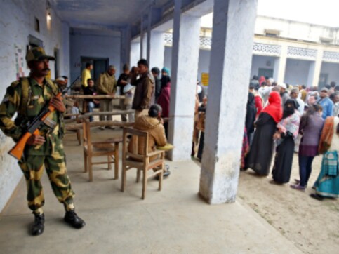 UP Election 2017: Out of 612 candidates in fray for phase 5 of polls, 168 are millionaires,117 have criminal history UP Election 2017: Out of 612 candidates in fray for phase 5 of polls, 168 are millionaires,117 have criminal history
