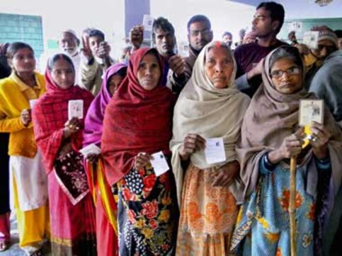 UP Election 2017: BJP demands deployment of women police officials to avoid bogus voting UP Election 2017: BJP demands deployment of women police officials to avoid bogus voting