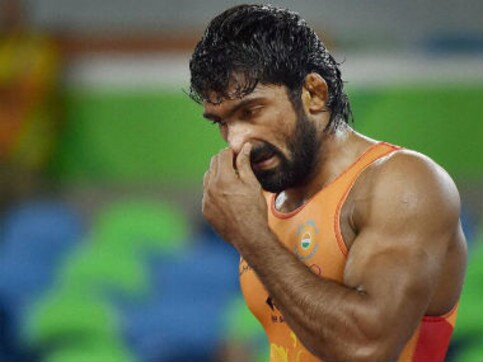 Ramjas row: Wrestler Yogeshwar Dutt follows Sehwag, Hooda, mocks DU student Gurmehar Kaur Ramjas row: Wrestler Yogeshwar Dutt follows Sehwag, Hooda, mocks DU student Gurmehar Kaur