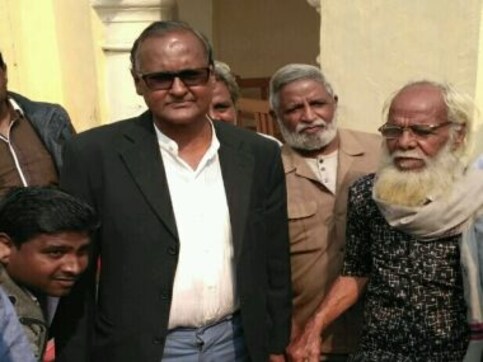 UP Election 2017: Modi fan at heart, Akhilesh Singh backs daughter Aditi's Congress campaign in Raebareli Sadar UP Election 2017: Modi fan at heart, Akhilesh Singh backs daughter Aditi's Congress campaign in Raebareli Sadar