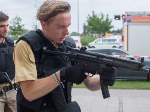 German police raid sites linked to mosque frequented by Berlin market attacker German police raid sites linked to mosque frequented by Berlin market attacker