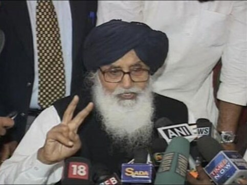 Punjab election 2017: Lambi leads chart in top battles as Badal, Amarinder lock horns Punjab election 2017: Lambi leads chart in top battles as Badal, Amarinder lock horns