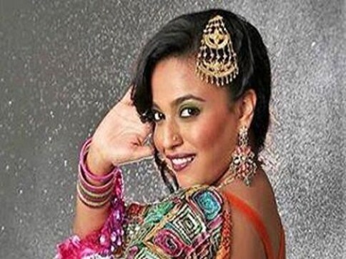 Sonam Kapoor launches teaser of Swara Bhaskar's next Anarkali Aarawali Sonam Kapoor launches teaser of Swara Bhaskar's next Anarkali Aarawali