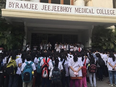 Maharashtra doctors' strike: Agitating medics demand stricter laws, better security against attacks Maharashtra doctors' strike: Agitating medics demand stricter laws, better security against attacks
