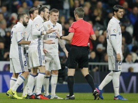 La Liga: Gareth Bale sent off in thrilling Real Madrid draw, Barcelona rout Sporting Gijon to top table La Liga: Gareth Bale sent off in thrilling Real Madrid draw, Barcelona rout Sporting Gijon to top table