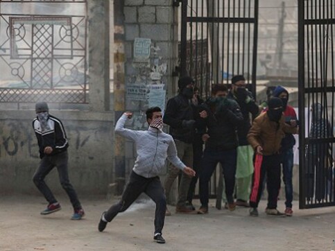 Kashmir unrest: SC asks Centre to consider other alternatives to pellet guns Kashmir unrest: SC asks Centre to consider other alternatives to pellet guns