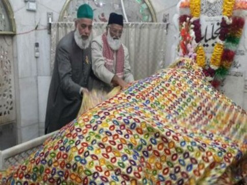 Nizamuddin cleric Nazim Ali Nizami says efforts to renew Indo-Pak peace should continue