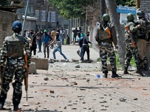 Bypolls 2017: Srinagar records poor turnout at 6.5% as violence kills 7; clashes reported in MP as well Bypolls 2017: Srinagar records poor turnout at 6.5% as violence kills 7; clashes reported in MP as well