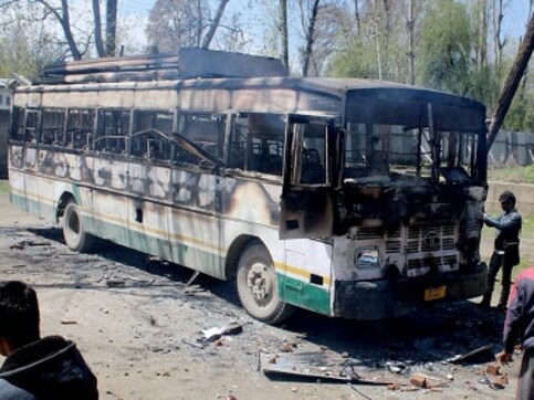 Kashmir bypolls: NC, Congress slam Election Commission for ordering Srinagar repoll Kashmir bypolls: NC, Congress slam Election Commission for ordering Srinagar repoll