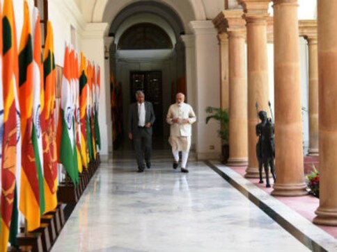Narendra Modi meets Sri Lankan PM Ranil Wickremsinghe, discusses bilateral issues Narendra Modi meets Sri Lankan PM Ranil Wickremsinghe, discusses bilateral issues