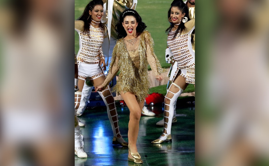 Amy Jackson went on to shake a leg on a number of other well-known Bollywood chart-busters. PTI/Sportzpics Amy Jackson went on to shake a leg on a number of other well-known Bollywood chart-busters. PTI/Sportzpics