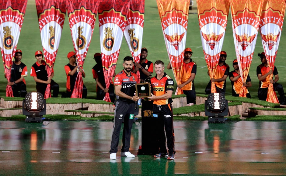Sunrisers Hyderabad captain David Warner presents Virat Kohli, his counterpart in the Royal Challengers Bangalore, with a memento during the opening ceremony. PTI/Sportzpics Sunrisers Hyderabad captain David Warner presents Virat Kohli, his counterpart in the Royal Challengers Bangalore, with a memento during the opening ceremony. PTI/Sportzpics