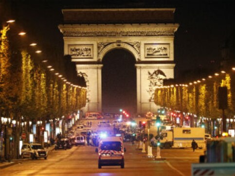 Paris attack: Policeman shot dead at Champs Elysees in assault claimed by Islamic State Paris attack: Policeman shot dead at Champs Elysees in assault claimed by Islamic State