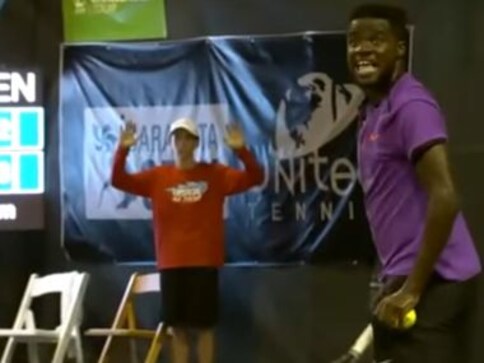 Watch: Loud love making from nearby apartment briefly interrupts tennis match in Florida Watch: Loud love making from nearby apartment briefly interrupts tennis match in Florida