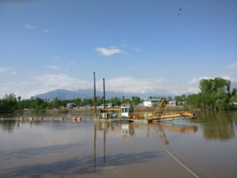 Kashmir flood threat: Rising river not only threatens flood, it also makes dredgers non-functional Kashmir flood threat: Rising river not only threatens flood, it also makes dredgers non-functional