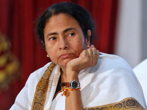 Sukma naxal attack: Mamata Banerjee announces Rs 5 lakh for CRPF families Sukma naxal attack: Mamata Banerjee announces Rs 5 lakh for CRPF families