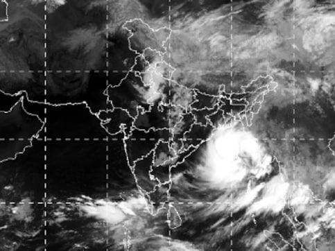 Cyclone Mora: 33 Bangladeshi fishermen rescued from Bay of Bengal by Indian Navy Cyclone Mora: 33 Bangladeshi fishermen rescued from Bay of Bengal by Indian Navy