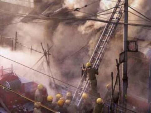 Major fire guts textile showroom, six shops in Kolkata's Five Star Market Major fire guts textile showroom, six shops in Kolkata's Five Star Market
