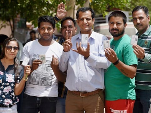MCD Election 2017: Setback to BJP as AAP, BJP bag one seat each in bypolls to two wards MCD Election 2017: Setback to BJP as AAP, BJP bag one seat each in bypolls to two wards