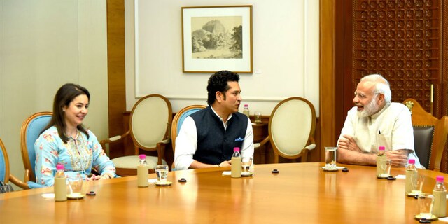 Sachin Tendulkar meets Narendra Modi to discuss upcoming ‘Sachin: A Billion Dreams’ biopic Sachin Tendulkar meets Narendra Modi to discuss upcoming ‘Sachin: A Billion Dreams’ biopic