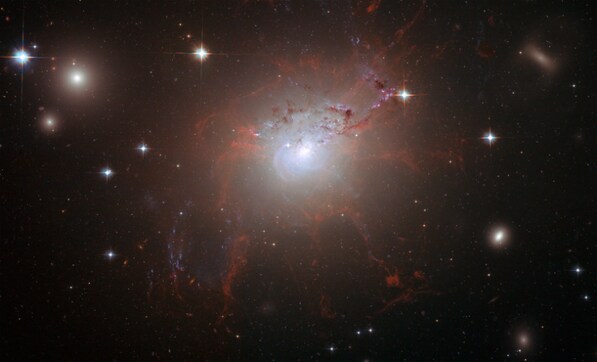 Vast wave of hot gas found in nearby Perseus galaxy cluster Vast wave of hot gas found in nearby Perseus galaxy cluster