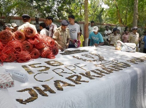 CRPF, Jharkhand Police seize huge Naxal ammunition cache in Lohardagga district CRPF, Jharkhand Police seize huge Naxal ammunition cache in Lohardagga district